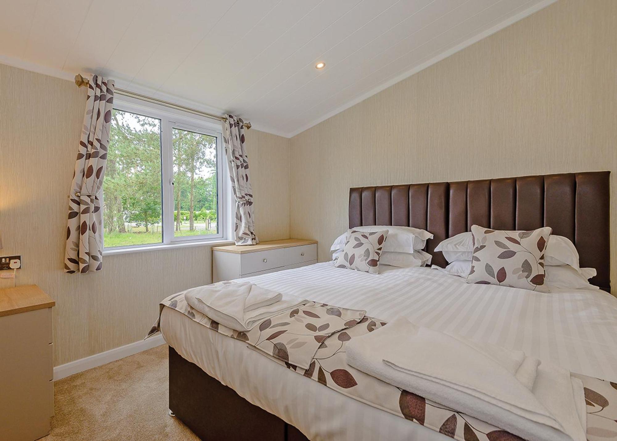 Woodhall Country Park Lodges วูดฮอลล์สปา ภายนอก รูปภาพ