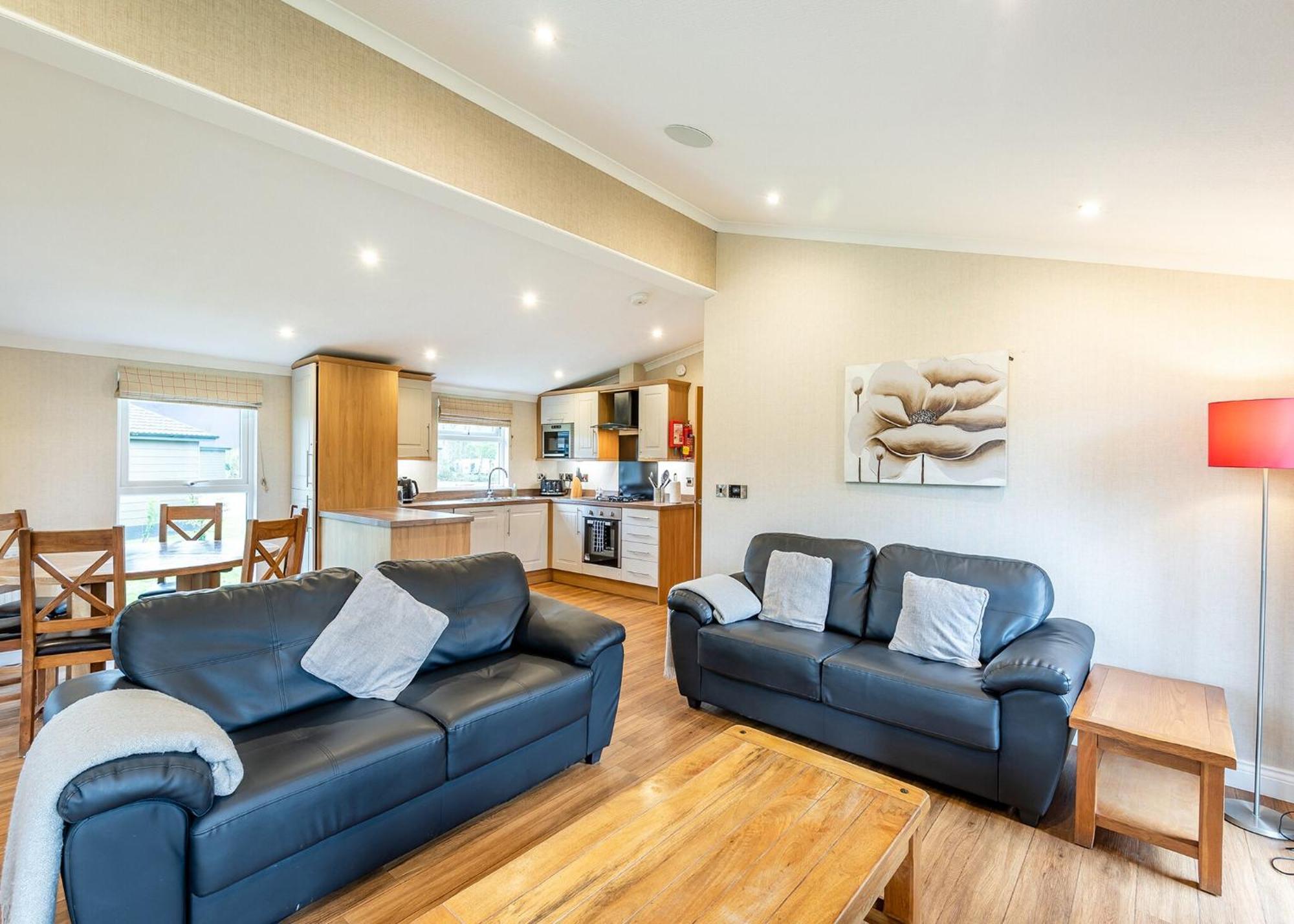 Woodhall Country Park Lodges วูดฮอลล์สปา ภายนอก รูปภาพ