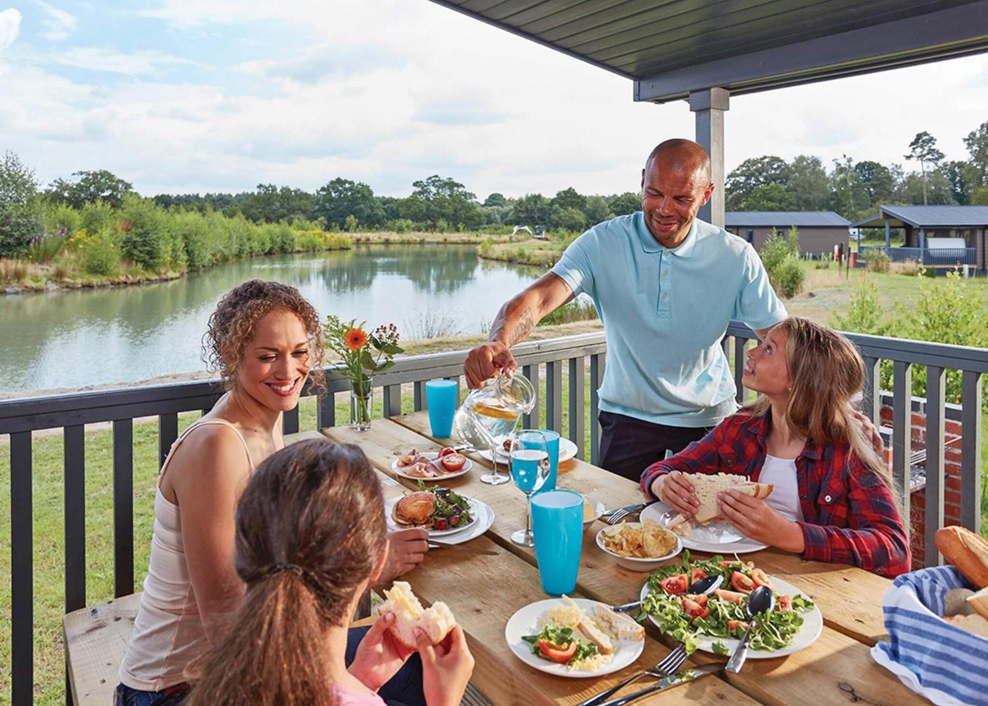 Woodhall Country Park Lodges วูดฮอลล์สปา ภายนอก รูปภาพ