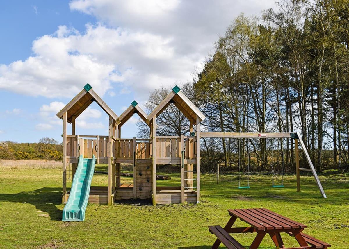 Woodhall Country Park Lodges วูดฮอลล์สปา ภายนอก รูปภาพ