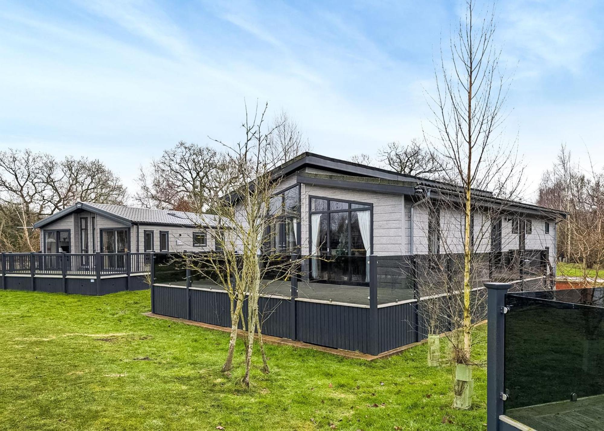 Woodhall Country Park Lodges วูดฮอลล์สปา ภายนอก รูปภาพ